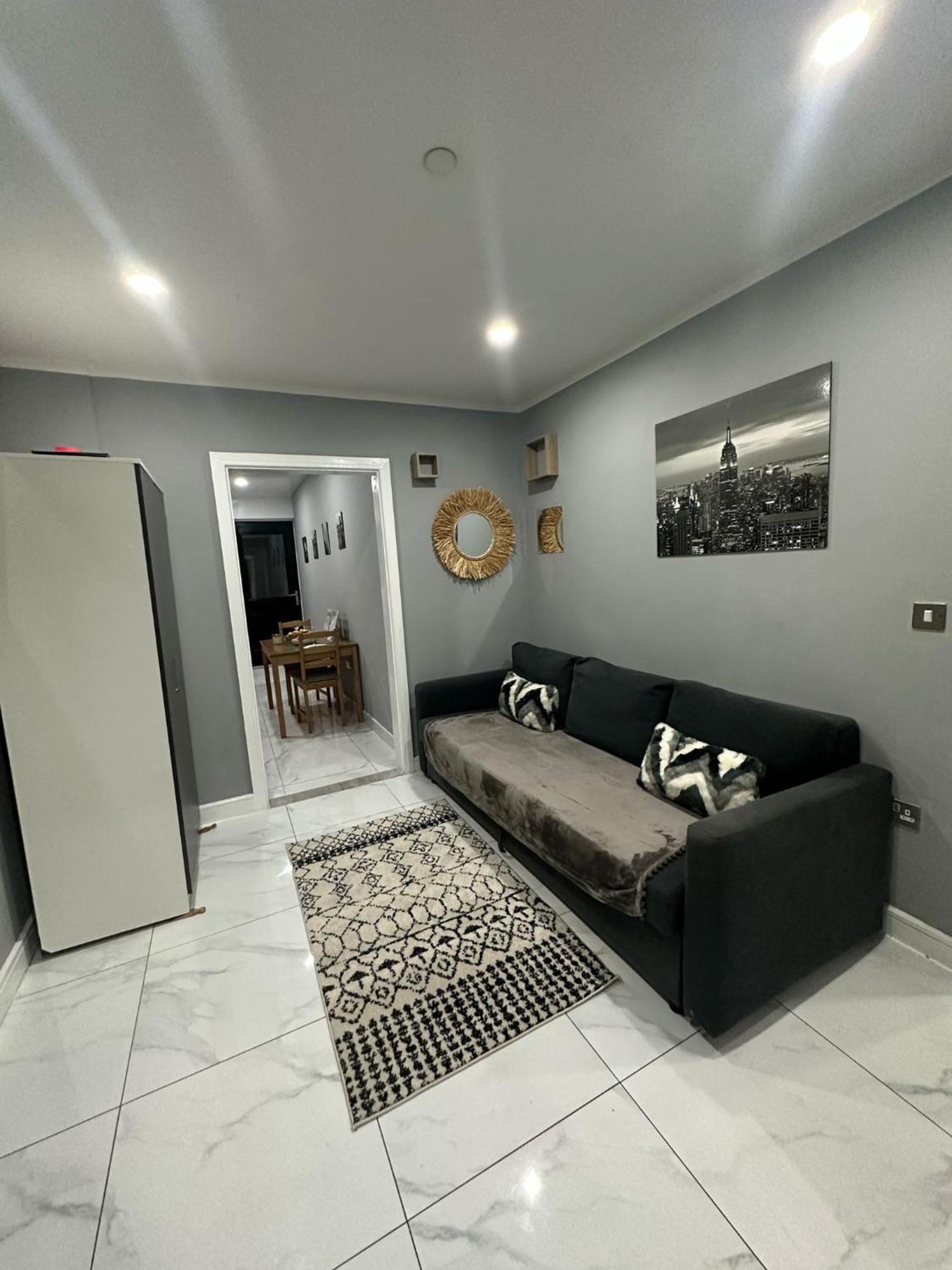 2 Bedroom Flat With Hot Tub Cardiff Kültér fotó
