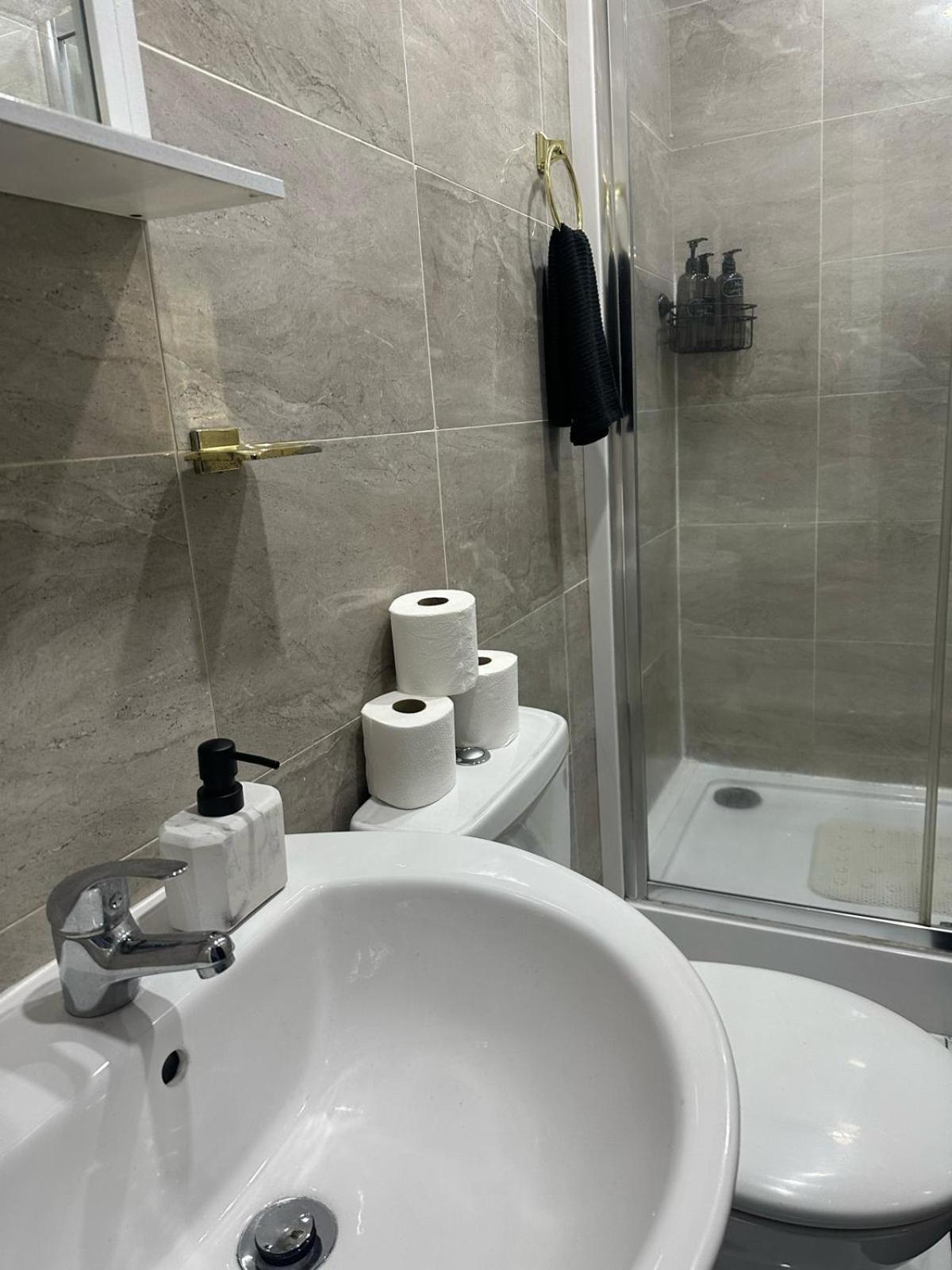 2 Bedroom Flat With Hot Tub Cardiff Kültér fotó