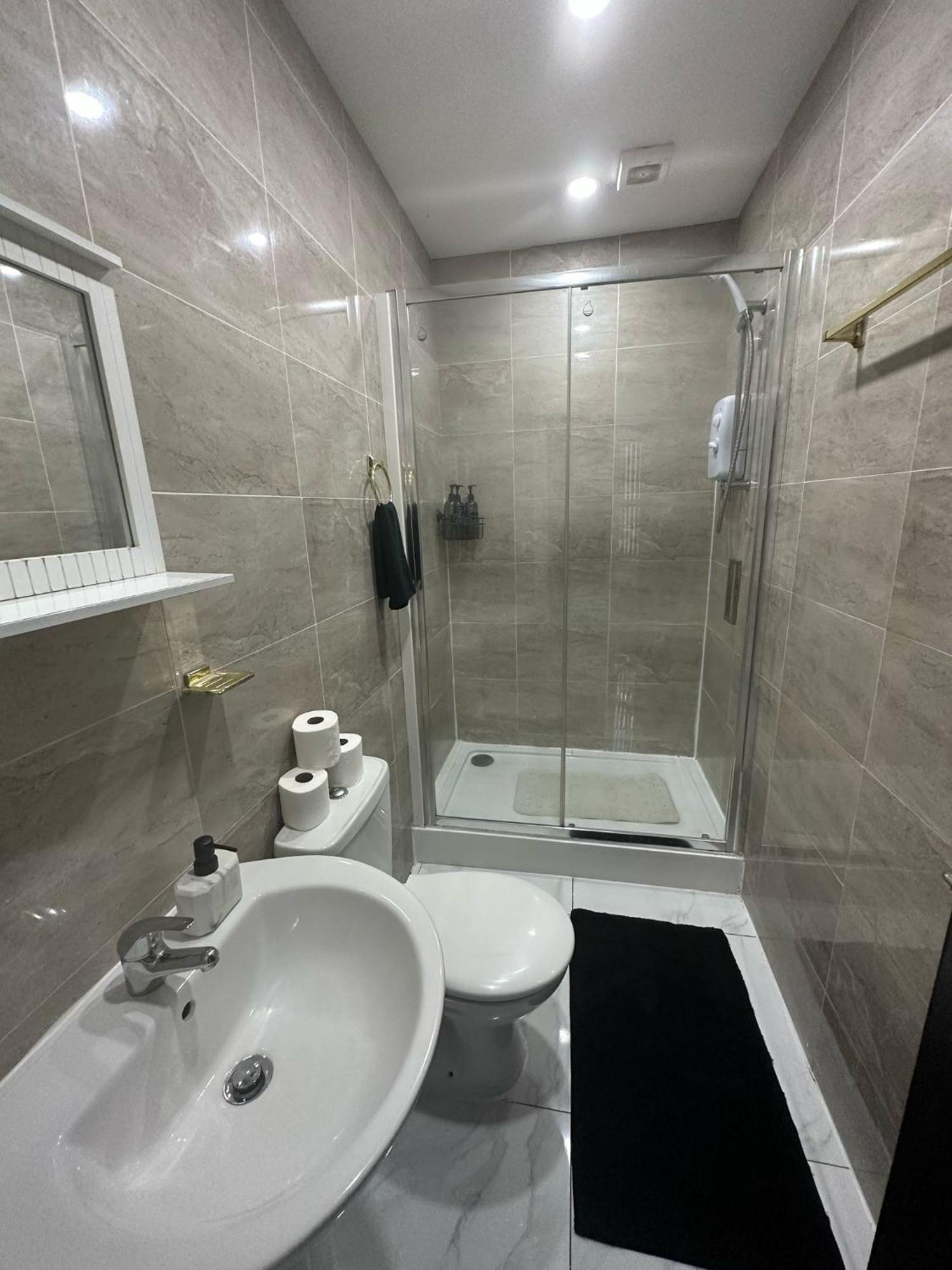 2 Bedroom Flat With Hot Tub Cardiff Kültér fotó
