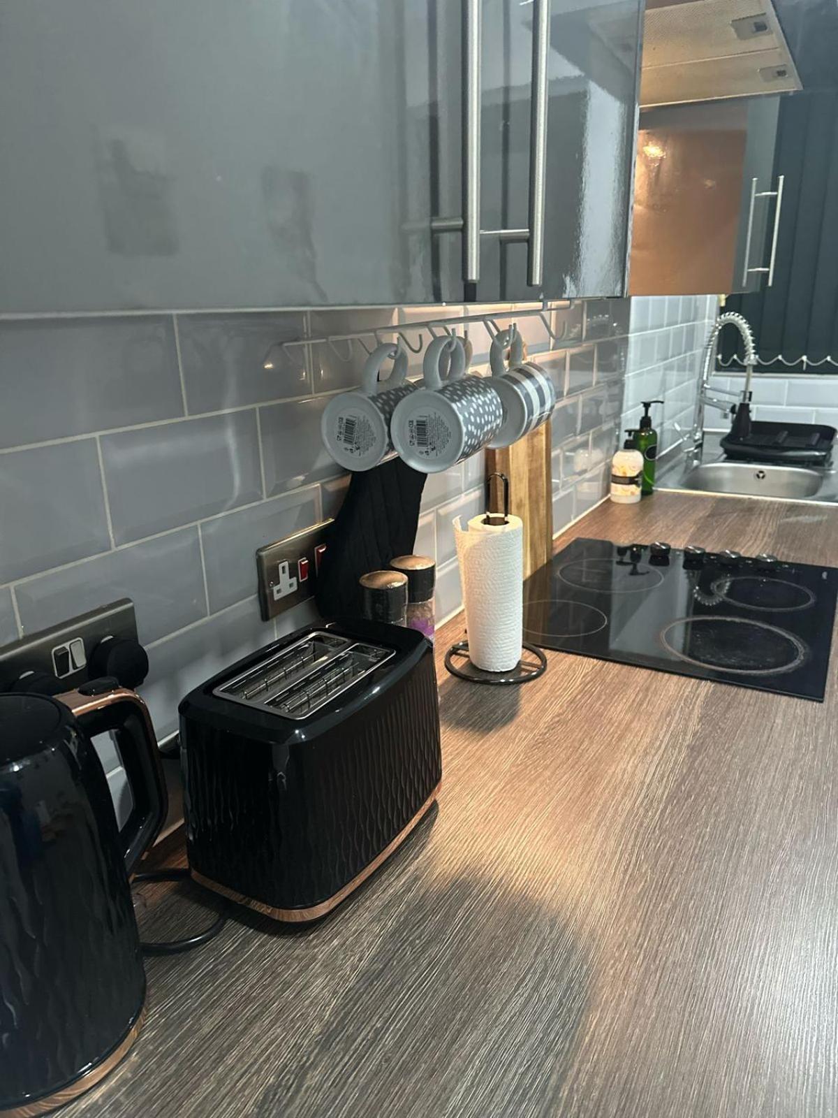 2 Bedroom Flat With Hot Tub Cardiff Kültér fotó