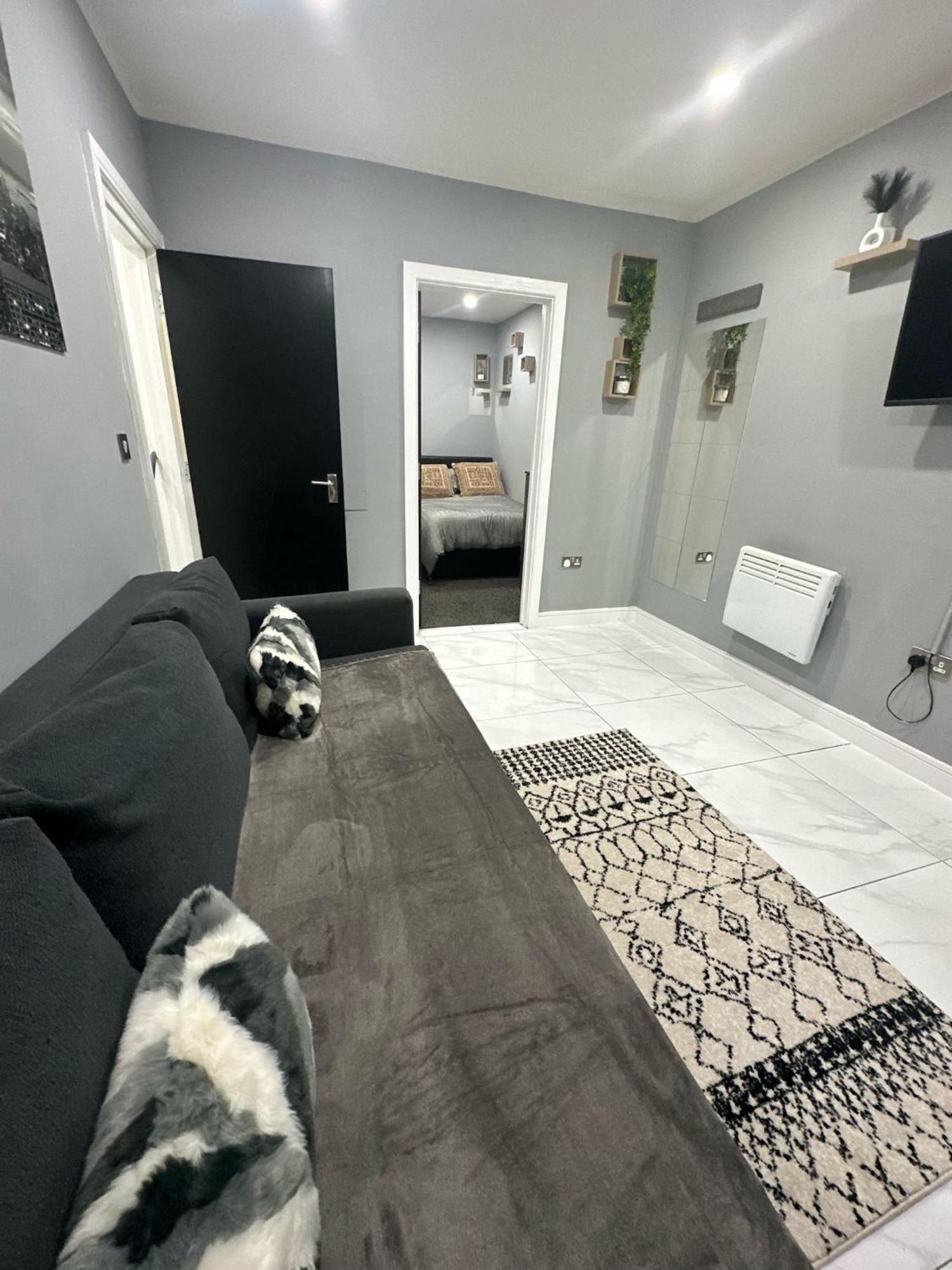 2 Bedroom Flat With Hot Tub Cardiff Kültér fotó