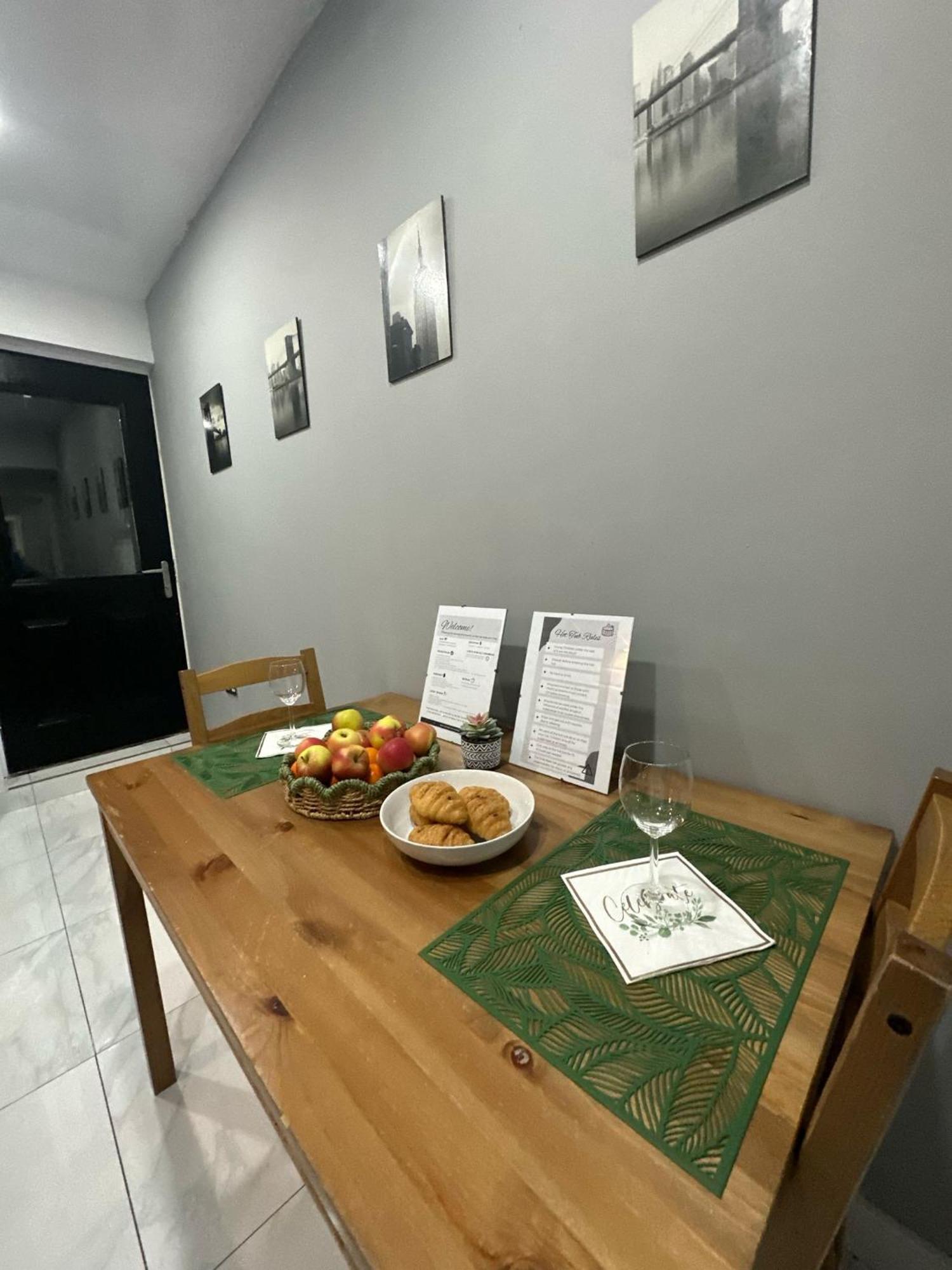 2 Bedroom Flat With Hot Tub Cardiff Kültér fotó