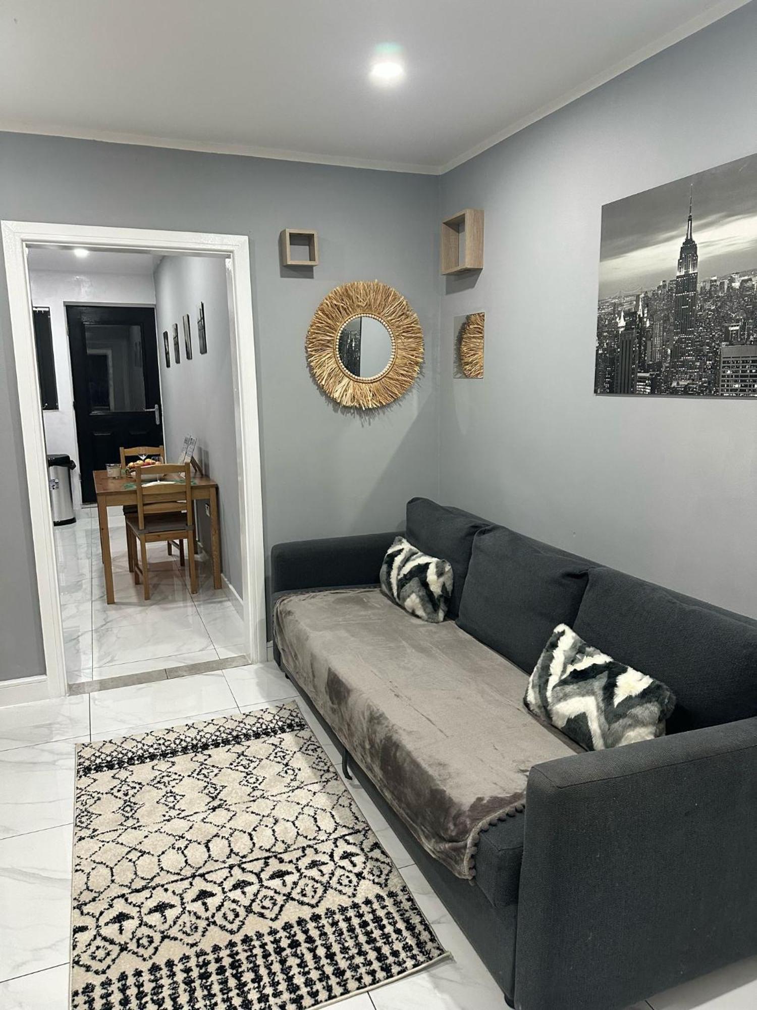 2 Bedroom Flat With Hot Tub Cardiff Kültér fotó