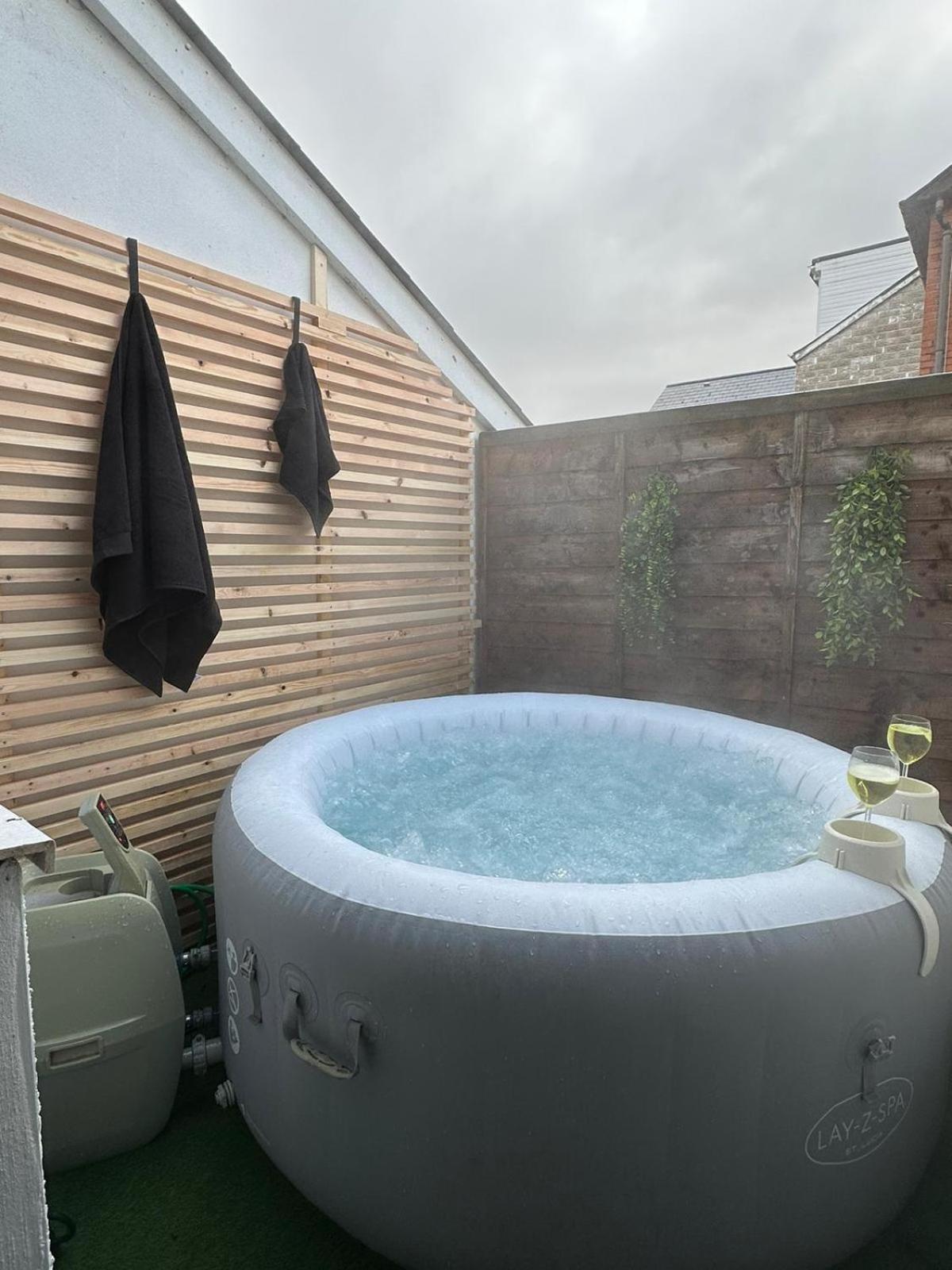 2 Bedroom Flat With Hot Tub Cardiff Kültér fotó